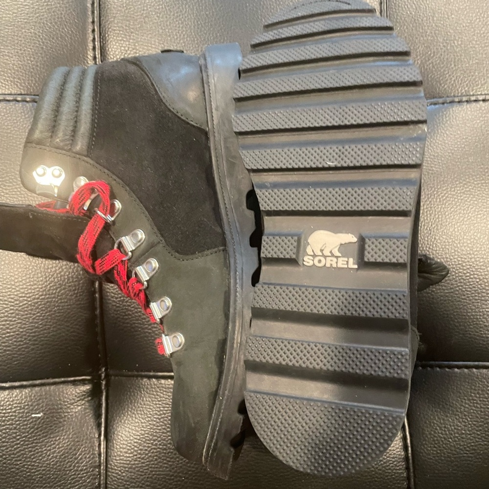 Black Sorels - Picture 2 of 2